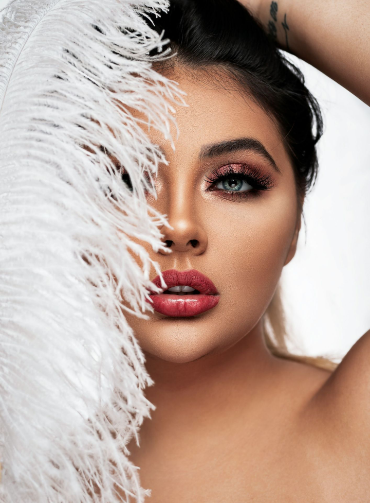 shallow focus photo of woman